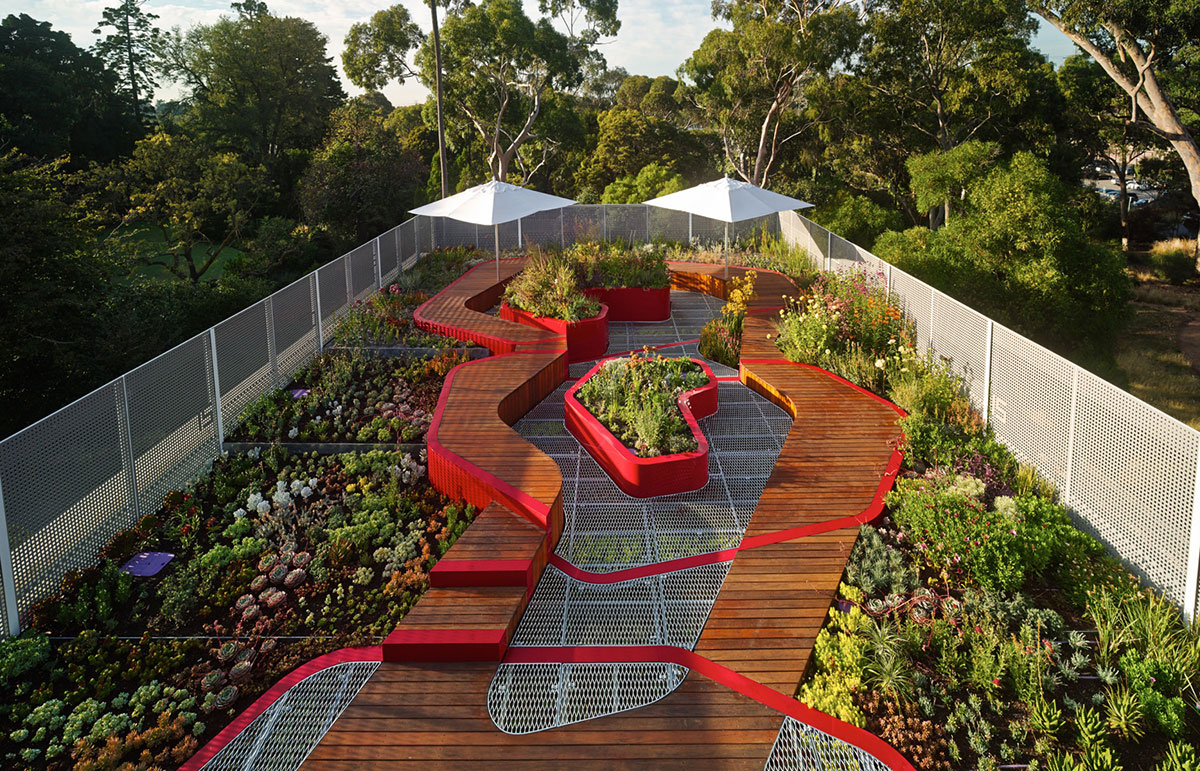 Ландшафт зданий. Эксплуатируемая плоская кровля Green Roof. Ландшафтный Архитектор террасирование. Озеленение в стиле Хай тек. Ландшафт крыши Озеленение.